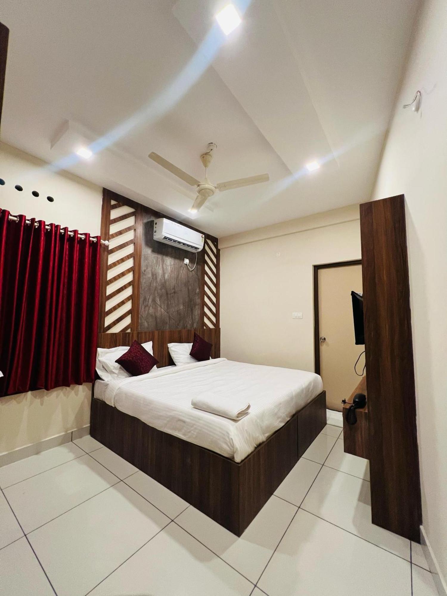 Gypsy Hotel Cusat Kochi ภายนอก รูปภาพ