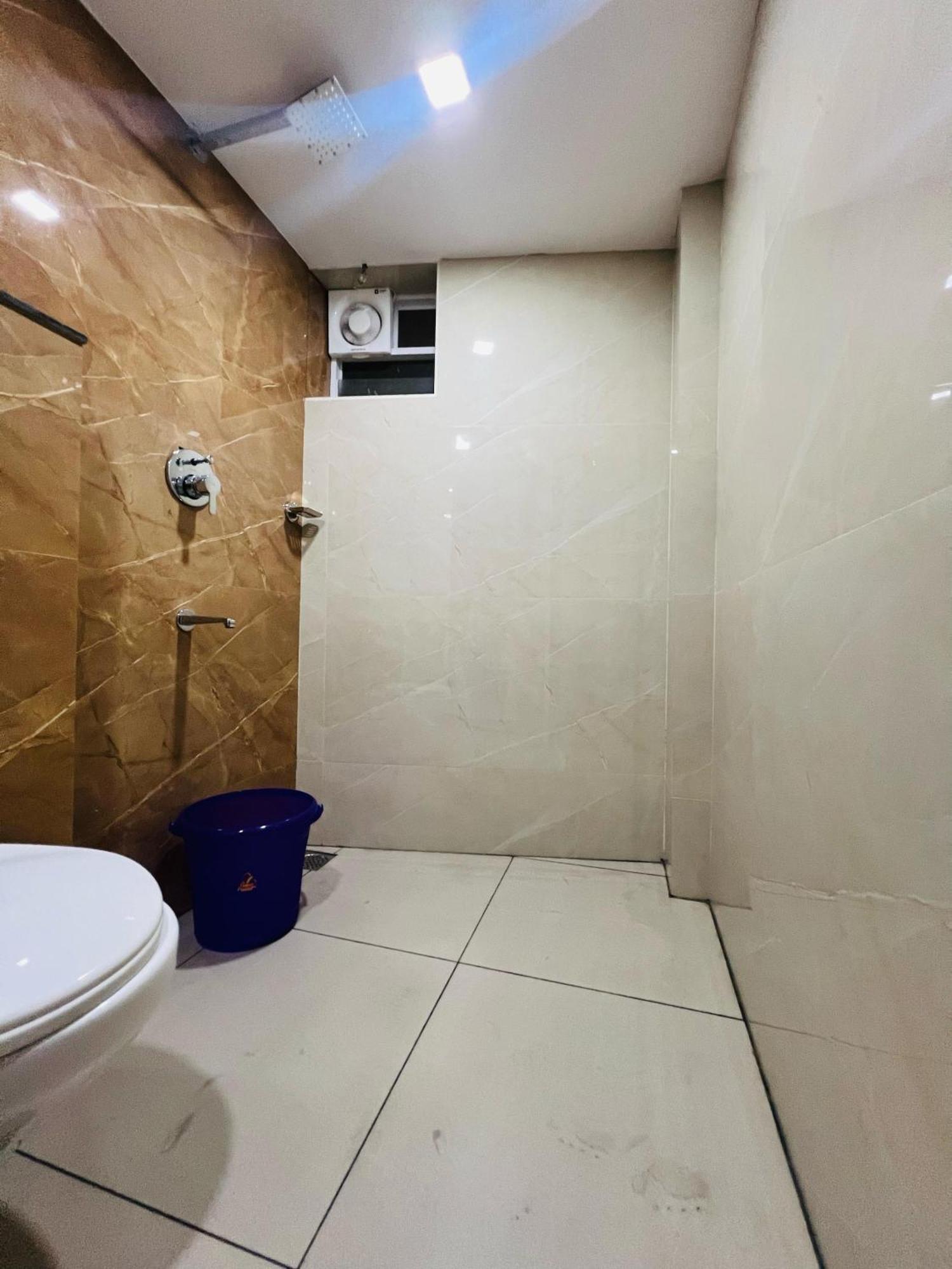 Gypsy Hotel Cusat Kochi ภายนอก รูปภาพ